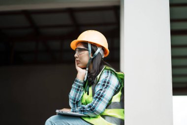 Mimari odaklı inşaat işçisi iş sahasına yansıyan kentsel çevre samimi bakış açısı sektörü içgörüsü