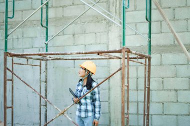 Kentsel kalkınma iş sahasında çalışan kadın işçilere yönelik inşaat güvenlik uygulamaları, endüstriyel yakın çekim güçlendirme