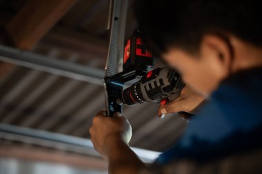 Hassas araç kullanımı atölye çalışması endüstriyel çekimleri yakın çekim odaklama