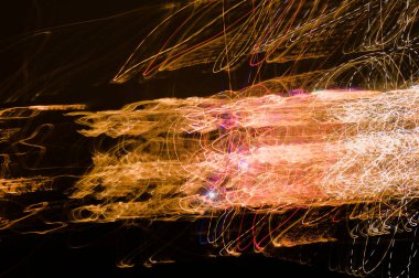 Işık izlerinin soyut arkaplanı.