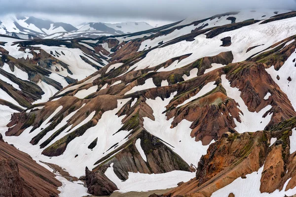 Εκπληκτική Θέα Ηφαιστειακού Βουνού Χιόνι Που Καλύπτεται Από Μονοπάτι Blahnjukur — Φωτογραφία Αρχείου