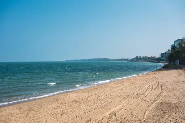 Krásný Výhled Tropické Moře Písečnou Pláž Slunečného Dne Létě Thajském — Stock fotografie
