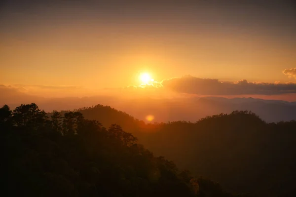 Hermoso Paisaje Puesta Sol Sobre Montaña Selva Tropical Parque Nacional — Foto de Stock