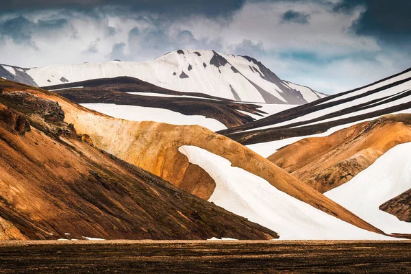 Majestátní Krajina Pohled Sopečnou Horu Mezi Islandskou Vrchovinou Létě Landmannalaugar — Stock fotografie