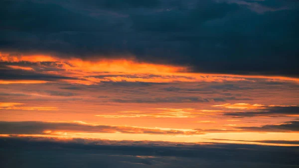 Piękne Kolorowe Dramatyczne Niebo Zachodzie Słońca — Zdjęcie stockowe
