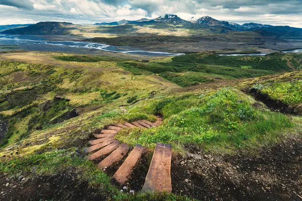Felső Ösvény Fából Készült Lépcsőkkel Dombon Erdők Között Izlandi Felföldön — Stock Fotó