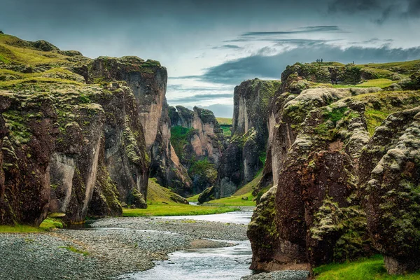 Fjadrargljufur Kanyon Fenséges Tájképe Fjadra Folyóval Nyáron Izland Délkeleti Részén — Stock Fotó