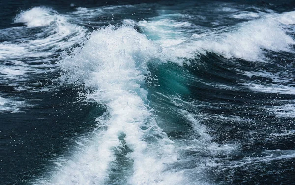 Blaues Meerwasser Spritzt Mit Schaumstoff Tropischen Ozean — Stockfoto