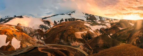 Panorama Cordilheira Vulcânica Majestic Kerlingarfjoll Com Fumo Enxofre Área Geotérmica — Fotografia de Stock
