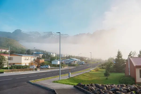 Grundarfjordur Islândia Jul 2023 Pequena Aldeia Escandinava Nevoeiro Perto Famosa — Fotografia de Stock