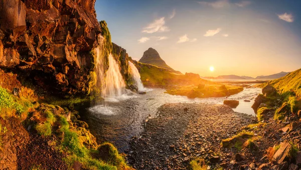 Panorama Paisagem Nascer Sol Sobre Montanha Vulcânica Kirkjufell Com Cachoeira — Fotografia de Stock