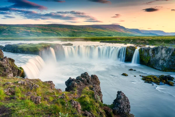 Majestatyczny Krajobraz Wodospadu Godafoss Lub Wodospadu Bogów Płynących Kolorowe Niebo — Zdjęcie stockowe