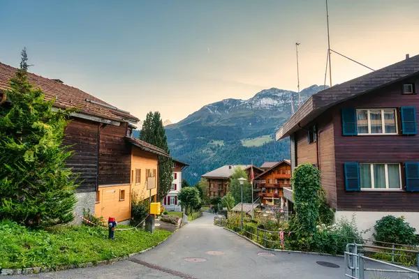 Όμορφη Ρουστίκ Ορεινό Χωριό Της Wengen Για Bernese Oberland Βράδυ Royalty Free Εικόνες Αρχείου