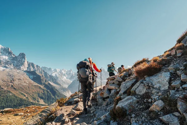 Grupo Caminhantes Caminhadas Trilha Montanha Com Difícil Lac Blanc Meio — Fotografia de Stock