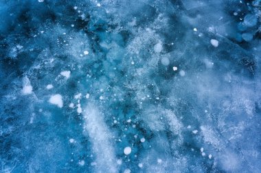 Kanada 'da kışın donmuş gölde güzel doğal metan kabarcıkları