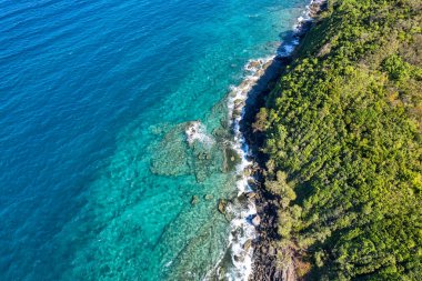 Yazın Trat, Tayland 'da tropikal deniz ve yemyeşil ormanlarla dolu güzel Koh Kood adasının hava manzarası.