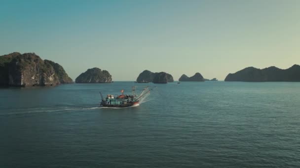Zkušenosti Noční Rybaření Blízkosti Cat City Vietnamu Long Bay Hlídkové — Stock video