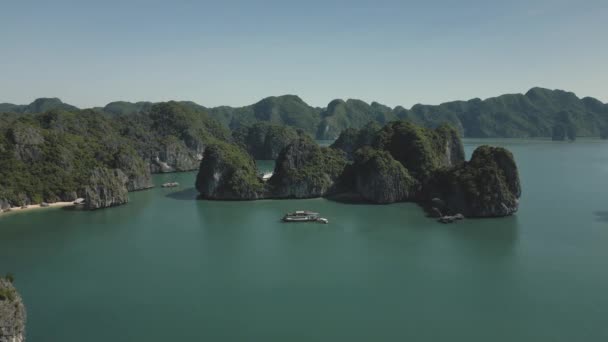 Scopri Fascino Long Bay Vietnam Come Turisti Godono Sue Acque — Video Stock