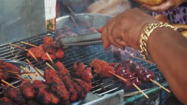 Poznaj Tętniącą Życiem Scenę Ulicznego Jedzenia Wietnamu Kultowym Banh Succulent — Wideo stockowe