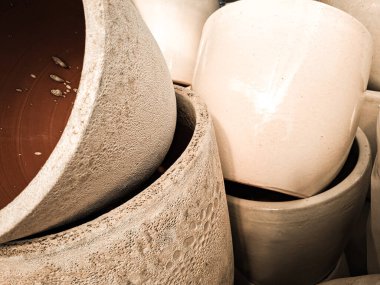 Bahçeler için çömlek ve çömlek.