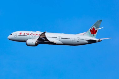 Viyana, Avusturya - 4 Ocak 2024: Air Canada Boeing 787-8 Dreamliner yolcu uçağı havaalanında. Havacılık ve uçak. Hava taşımacılığı ve seyahat. Uç ve uç.