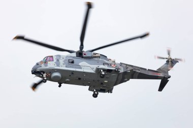 Radom, Polonya - 25 Ağustos 2023: Polonya Donanması Leonardo AgustaWestland AW101 Merlin nakliye helikopteri. Havacılık ve askeri rotorcraft.