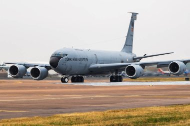 FAIRFORD / UNITED KINGDOM - 12 Temmuz 2018: Türk Hava Kuvvetleri Boeing KC-135 Stratotanker 58-0110 tanker uçağı RIAT Royal International Air Tattoo 2018 uçak fuarından havalandı