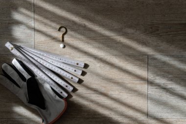 Etiket der Arbeit. Uluslararası. İşçi bayramı. El yapımı. Onarım için eşyalar. DIY onarımları. Onarım sorunu.