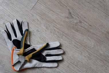 Etiket der Arbeit. Uluslararası. İşçi bayramı. El yapımı. Onarım için eşyalar. DIY onarımları. Onarım sorunu.