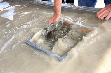 Arkansas 'taki Karo Krateri Parkı' nda elmasları arıyormuş..