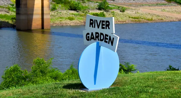 stock image River Garden in Memphis Tennessee is located right on the riverfront.  Sign is white and blue.