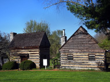 Kingsport, Tennessee 'deki tarihi Daniel Boone Evi' nin yanında eski bir okul binası bulunuyor. Okul da bir çocuk müzesidir..