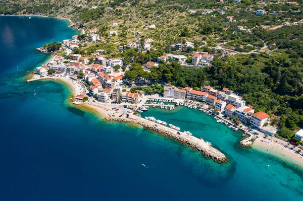 Εναέρια Άποψη Του Χωριού Των Drasnice Βρίσκεται Στη Makarska Riviera Φωτογραφία Αρχείου