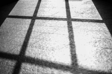 Gölgeli boş pencere