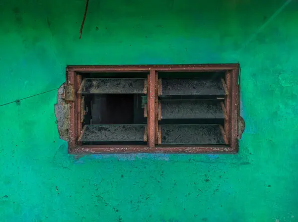 Evin arkasındaki alanın fotoğrafı yıllardır muhafaza edilmemiş.