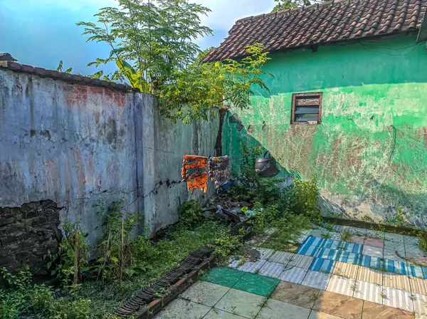 Evin arkasındaki alanın fotoğrafı yıllardır muhafaza edilmemiş.