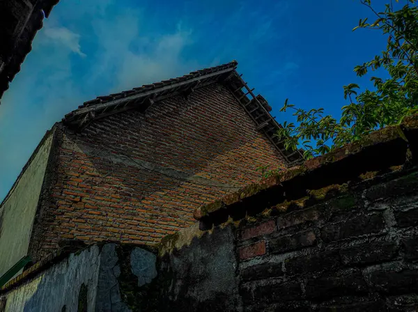 Evin arkasındaki alanın fotoğrafı yıllardır muhafaza edilmemiş.