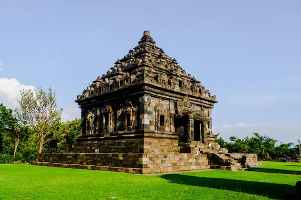 Ubud, bali, Endonezya 'nın ortasındaki antik Budist tapınağı