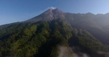 Hava Aracı Gökyüzü Volkanı 'nı vurdu Merapi Dağı Sabah Endonezyası