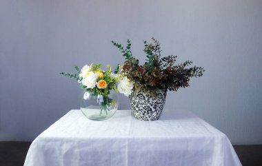 Süsleme çiçekleri beyaz arka planda.