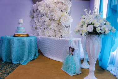 15 & 16. Doğum Günü Kutlaması için Kek ve Meyve Dekorasyonu