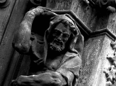 Bu tarihi binanın ön cephesinde siyah beyaz çekilen bu fotoğraf bazı karakterleri, hayvanları ya da çiçekleri temsil ediyor. Prag, Çek Repbliç, Avrupa 'da geçiyor