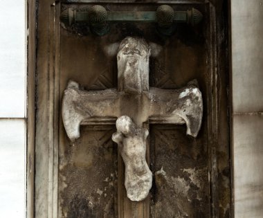 Bu tarihi binanın dış cephesinde bazı karakterleri, hayvanları ya da çiçekleri temsil eden renk detaylarıyla çekildi. Eixample, Barcelona, Catalunya, İspanya, Avrupa 'da geçiyor