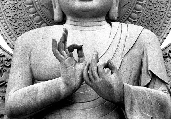 Bu tarihi binanın ön cephesinde siyah beyaz çekilen bu fotoğraf bazı karakterleri, hayvanları ya da çiçekleri temsil ediyor. Jeju Adası, Güney Kore, Asya 'da geçiyor.