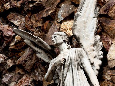 Bu tarihi binanın dış cephesinde bazı karakterleri, hayvanları ya da çiçekleri temsil eden renk detaylarıyla çekildi. Eixample, Barcelona, Catalunya, İspanya, Avrupa 'da geçiyor