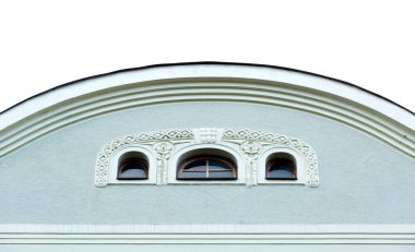 Bu tarihi binanın dış cephesinde bazı karakterleri, hayvanları ya da çiçekleri temsil eden renk detaylarıyla çekildi. Riga, Letonya, Avrupa 'da geçiyor.