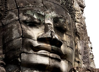 Bu tarihi binanın dış cephesinde bazı karakterleri, hayvanları ya da çiçekleri temsil eden renk detaylarıyla çekildi. Siem Riep, Angkor Wat, Kamboçya, Asya 'da geçiyor.
