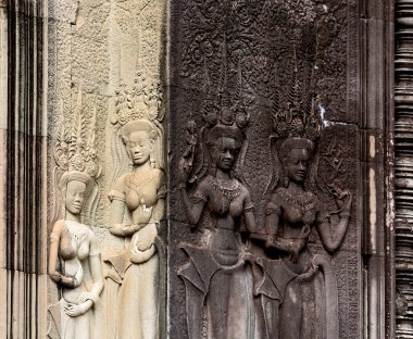 Bu tarihi binanın dış cephesinde bazı karakterleri, hayvanları ya da çiçekleri temsil eden renk detaylarıyla çekildi. Siem Riep, Angkor Wat, Kamboçya, Asya 'da geçiyor.