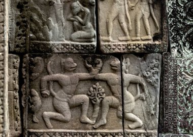 Bu tarihi binanın dış cephesinde bazı karakterleri, hayvanları ya da çiçekleri temsil eden renk detaylarıyla çekildi. Siem Reap, Angkor Wat, Kamboçya, Asya 'da geçiyor.