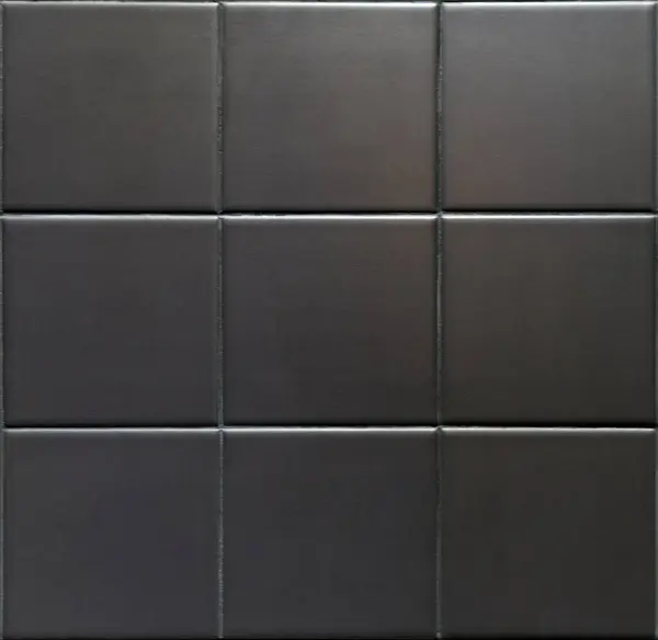 Koyu renkli karolardan oluşan bir desen.